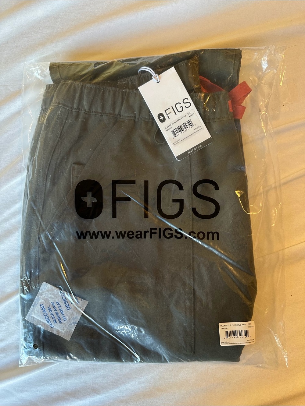 NWT FIGS Cairo Cargo Zip Fly Scrub Pants Size Small Regular Dark Moss Green